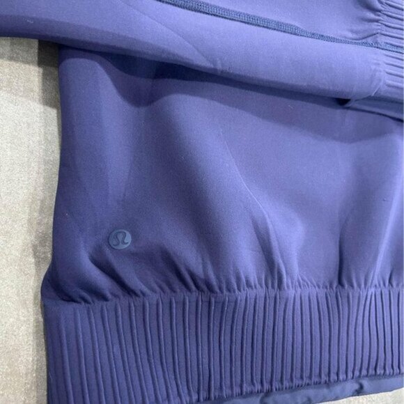 Lululemon Goose Down Puffer Sweater Navy Blue Size 4 Crew Neck - Picture 7 of 11